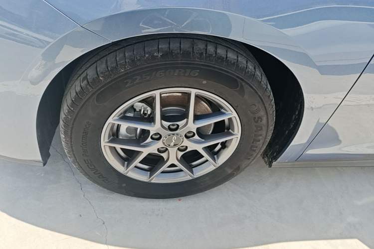 Used BYD Seal 06 New Energy 2024 DM-i 80KM Luxury Model Left Front Wheel Hub