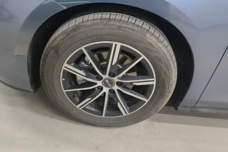 Used BYD Seal 06 New Energy 2024 DM-i 120KM Prestige Model Left Front Wheel Hub
