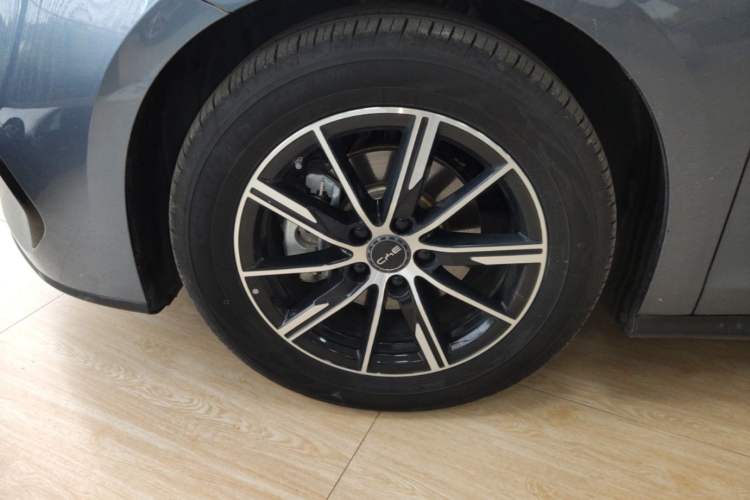 Used BYD Seal 06 New Energy 2024 DM-i 80KM Prestige Model Left Front Wheel Hub