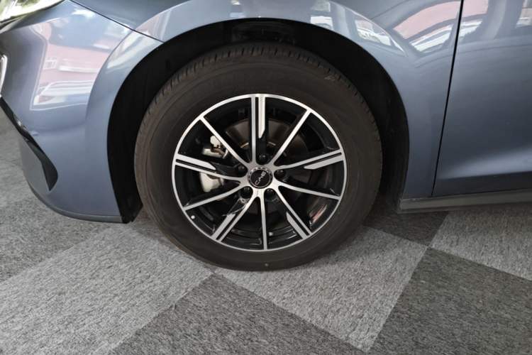Used BYD Seal 06 New Energy 2024 DM-i 80KM Prestige Model Left Front Wheel Hub
