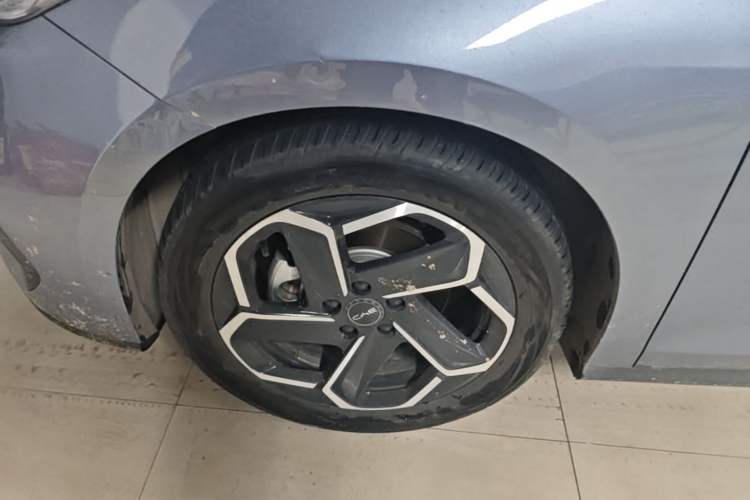 Used BYD Seal 06 New Energy 2024 DM-i 120KM Flagship Model Left Front Wheel Hub