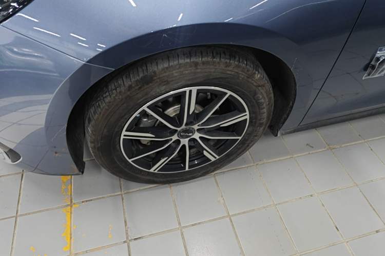 Used BYD Seal 06 New Energy 2024 DM-i 120KM Prestige Model Left Front Wheel Hub