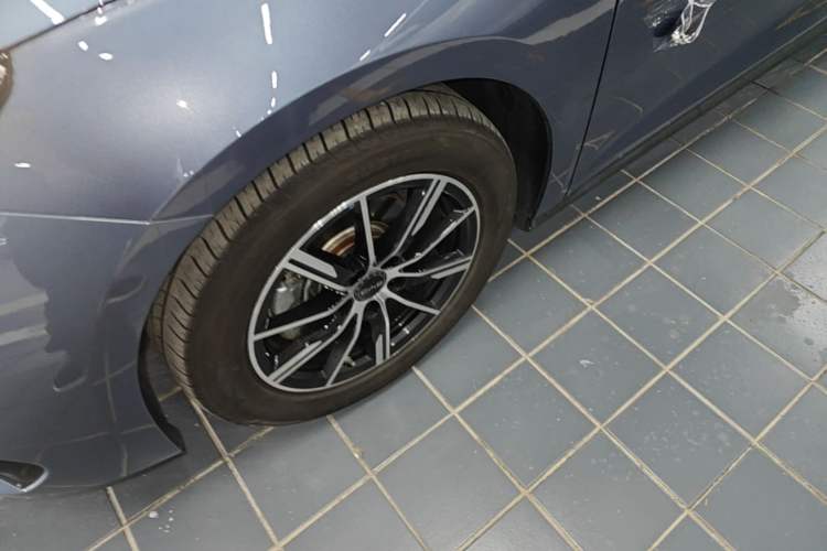 Used BYD Seal 06 New Energy 2024 DM-i 120KM Prestige Model Left Front Wheel Hub