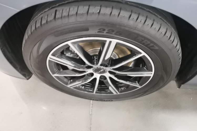 Used BYD Seal 06 New Energy 2024 DM-i 120KM Prestige Model Left Front Wheel Hub