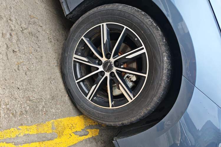 Used BYD Seal 06 New Energy 2024 DM-i 120KM Prestige Model Right Front Wheel Hub