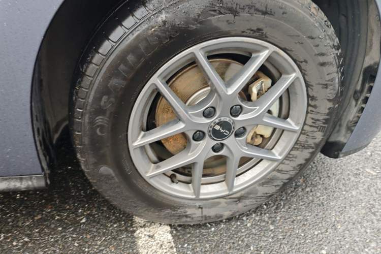 Used BYD Seal 06 New Energy 2024 DM-i 80KM Luxury Model Right Front Wheel Hub