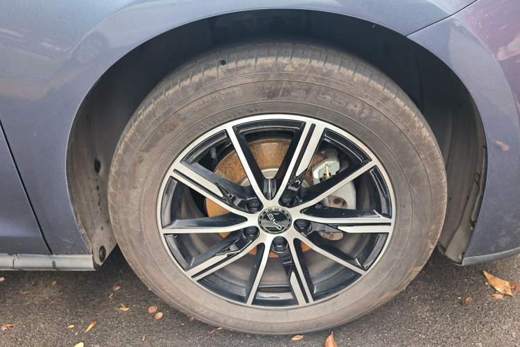 Used BYD Seal 06 New Energy 2024 DM-i 80KM Prestige Model Right Front Wheel Hub