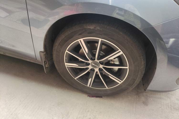 Used BYD Seal 06 New Energy 2024 DM-i 80KM Prestige Model Right Front Wheel Hub