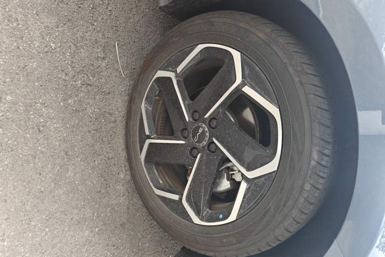 Used BYD Seal 06 New Energy 2024 DM-i 120KM Flagship Model Right Front Wheel Hub