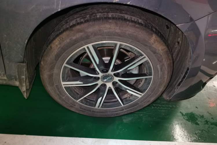 Used BYD Seal 06 New Energy 2024 DM-i 80KM Prestige Model Right Front Wheel Hub