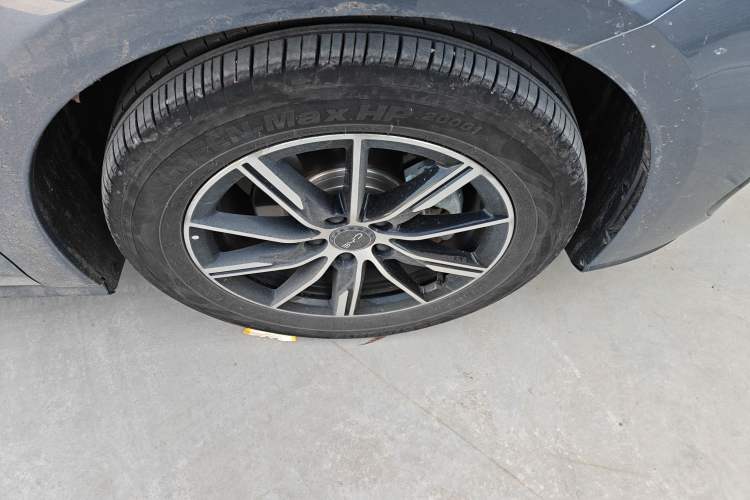 Used BYD Seal 06 New Energy 2024 DM-i 80KM Prestige Model Right Front Wheel Hub