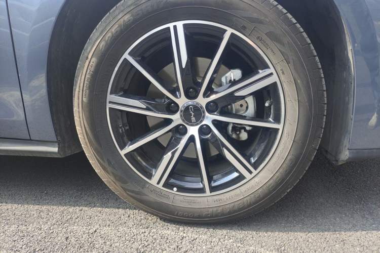 Used BYD Seal 06 New Energy 2024 DM-i 120KM Prestige Model Right Front Wheel Hub