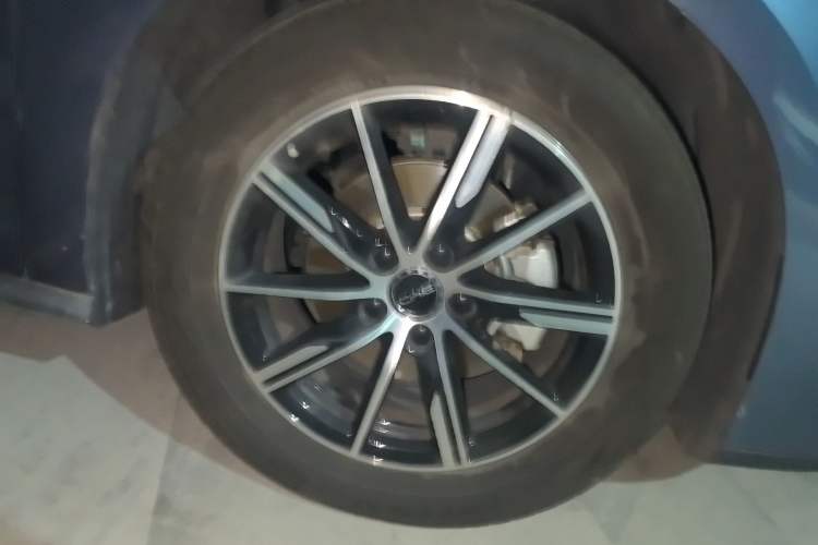 Used BYD Seal 06 New Energy 2024 DM-i 120KM Prestige Model Right Front Wheel Hub
