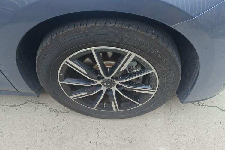 Used BYD Seal 06 New Energy 2024 DM-i 80KM Prestige Model Right Front Wheel Hub