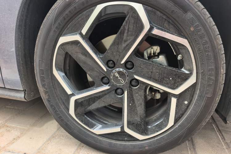Used BYD Seal 06 New Energy 2024 DM-i 120KM Flagship Model Right Front Wheel Hub