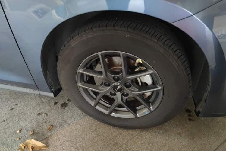 Used BYD Seal 06 New Energy 2024 DM-i 80KM Luxury Model Right Front Wheel Hub
