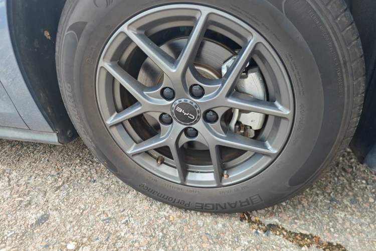 Used BYD Seal 06 New Energy 2024 DM-i 80KM Luxury Model Right Front Wheel Hub