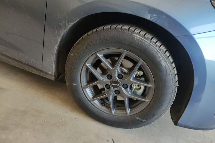 Used BYD Seal 06 New Energy 2024 DM-i 80KM Luxury Model Right Front Wheel Hub