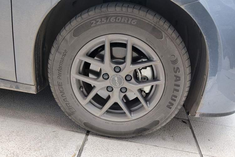Used BYD Seal 06 New Energy 2024 DM-i 80KM Luxury Model Right Front Wheel Hub