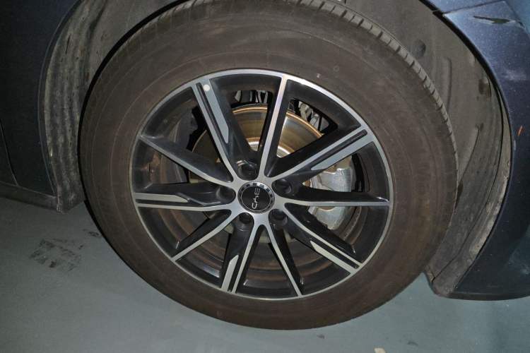 Used BYD Seal 06 New Energy 2024 DM-i 80KM Prestige Model Right Front Wheel Hub