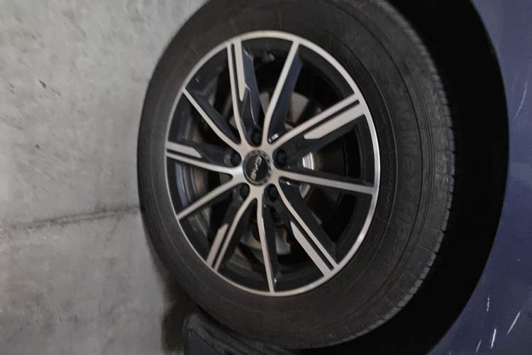 Used BYD Seal 06 New Energy 2024 DM-i 120KM Prestige Model Right Front Wheel Hub
