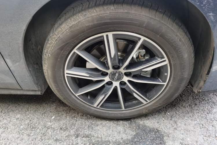 Used BYD Seal 06 New Energy 2024 DM-i 120KM Prestige Model Right Front Wheel Hub