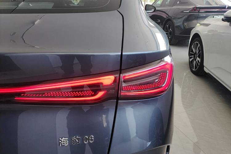 Used BYD Seal 06 New Energy 2024 DM-i 80KM Luxury Model Right Rear Taillight