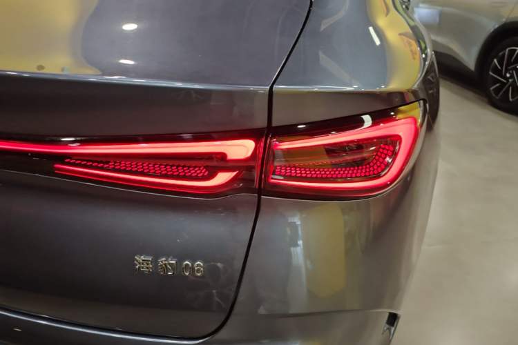 Used BYD Seal 06 New Energy 2024 DM-i 80KM Prestige Model Right Rear Taillight