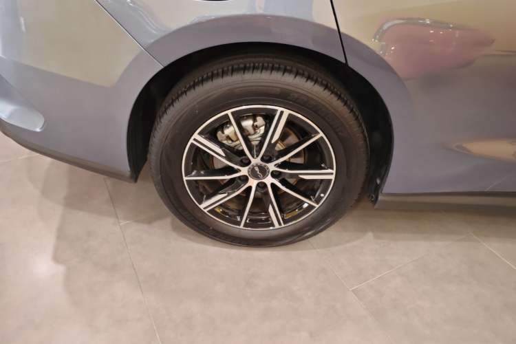 Used BYD Seal 06 New Energy 2024 DM-i 80KM Prestige Model Right Rear Wheel Hub