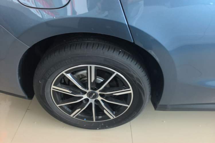 Used BYD Seal 06 New Energy 2024 DM-i 80KM Prestige Model Right Rear Wheel Hub