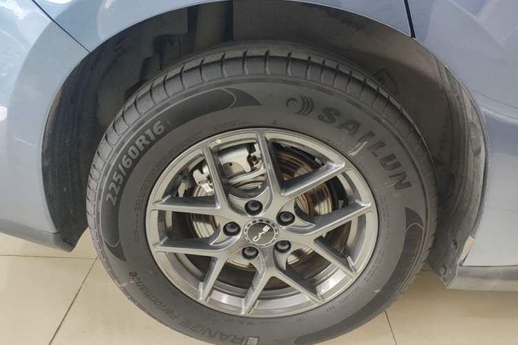 Used BYD Seal 06 New Energy 2024 DM-i 80KM Luxury Model Right Rear Wheel Hub