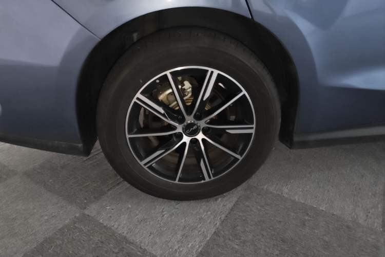 Used BYD Seal 06 New Energy 2024 DM-i 80KM Prestige Model Right Rear Wheel Hub