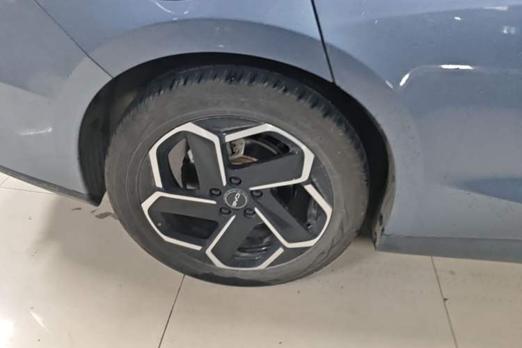Used BYD Seal 06 New Energy 2024 DM-i 120KM Flagship Model Right Rear Wheel Hub