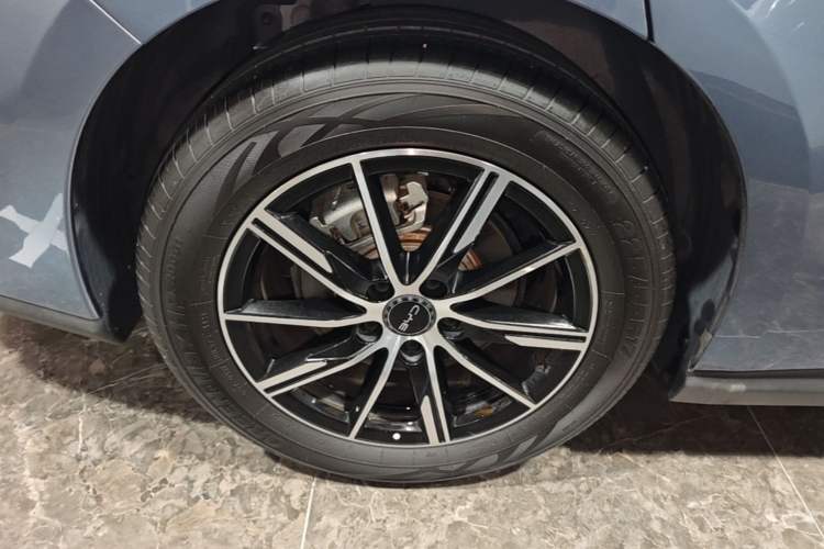 Used BYD Seal 06 New Energy 2024 DM-i 120KM Luxury Model Right Rear Wheel Hub