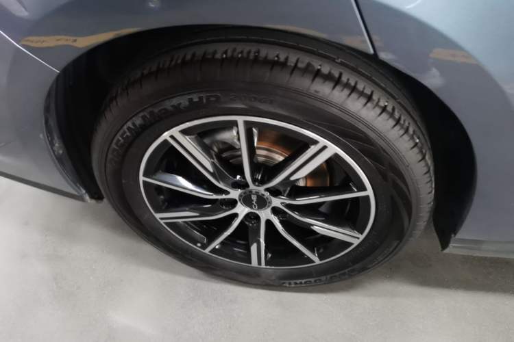 Used BYD Seal 06 New Energy 2024 DM-i 120KM Prestige Model Right Rear Wheel Hub