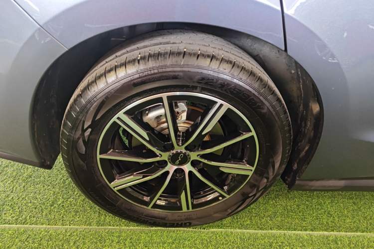 Used BYD Seal 06 New Energy 2024 DM-i 80KM Luxury Model Right Rear Wheel Hub