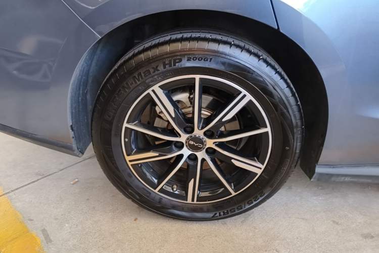 Used BYD Seal 06 New Energy 2024 DM-i 80KM Prestige Model Right Rear Wheel Hub