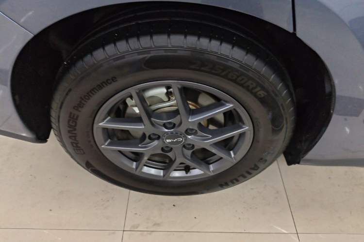 Used BYD Seal 06 New Energy 2024 DM-i 80KM Luxury Model Right Rear Wheel Hub