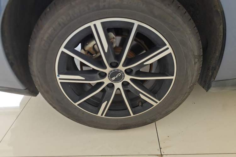 Used BYD Seal 06 New Energy 2024 DM-i 80KM Prestige Model Right Rear Wheel Hub