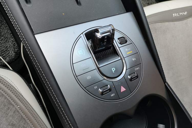 Used BYD Seal 06 New Energy 2024 DM-i 120KM Prestige Model Gear Lever