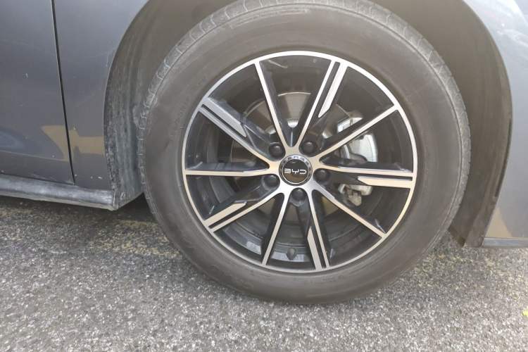 Used BYD Seal 06 New Energy 2024 DM-i 120KM Prestige Model Right Front Wheel Hub