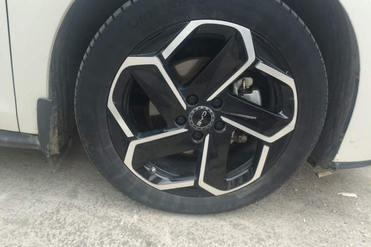 Used BYD Seal 06 New Energy 2024 DM-i 120KM Flagship Model Right Front Wheel Hub