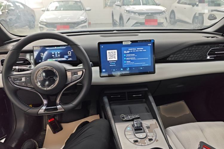 Used BYD Seal 06 New Energy 2024 DM-i 120KM Luxury Model Center Console
