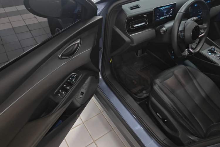 Used BYD Seal 06 New Energy 2024 DM-i 120KM Luxury Model Driver Seat