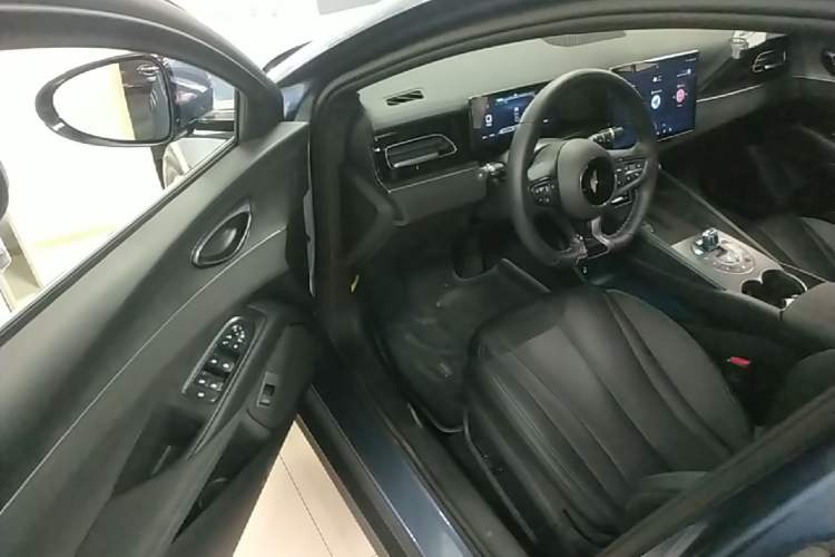 Used BYD Seal 06 New Energy 2024 DM-i 80KM Prestige Model Driver Seat