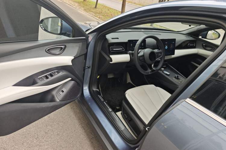 Used BYD Seal 06 New Energy 2024 DM-i 80KM Prestige Model Driver Seat