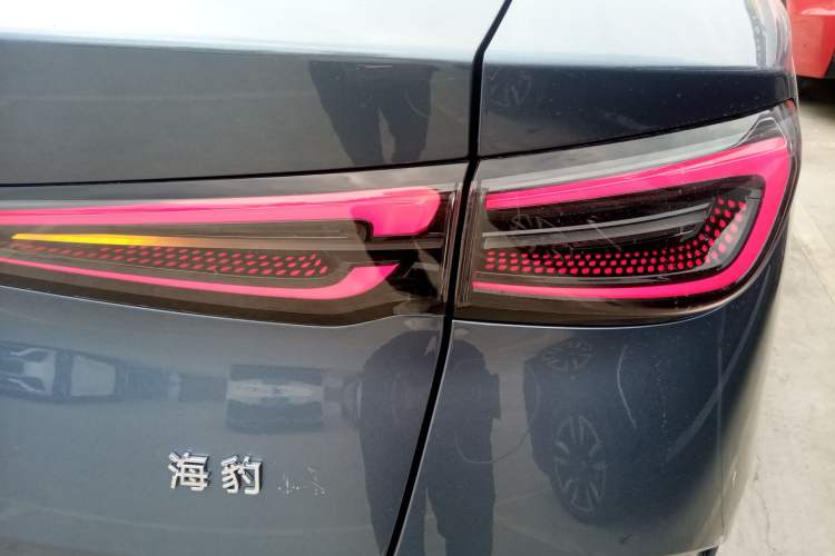Used BYD Seal 06 New Energy 2024 DM-i 80KM Prestige Model Exterior 3