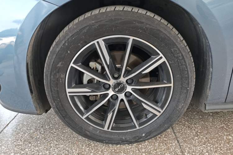 Used BYD Seal 06 New Energy 2024 DM-i 80KM Prestige Model Exterior 4