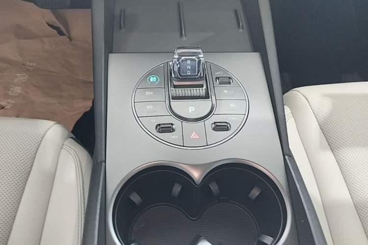 Used BYD Seal 06 New Energy 2024 DM-i 80KM Luxury Model Gear Lever