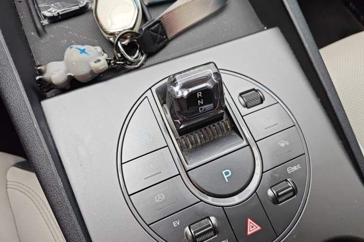 Used BYD Seal 06 New Energy 2024 DM-i 80KM Luxury Model Gear Lever